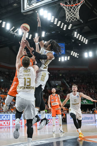 双方表现出 双方表现出