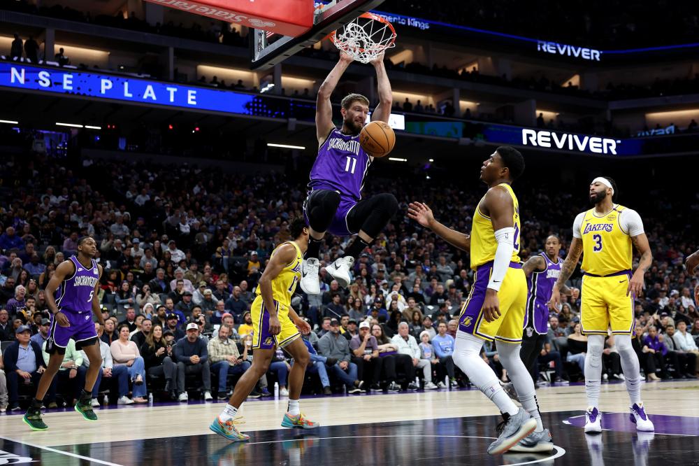 级赛事中持 级赛事中持