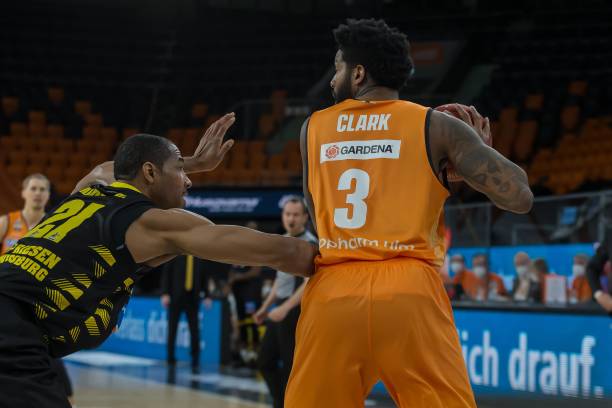 实现了逆转 实现了逆转